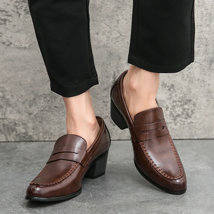 Elegant black men's loafers, perfect formal shoes for work or special occasions, comfortable slip-on design.