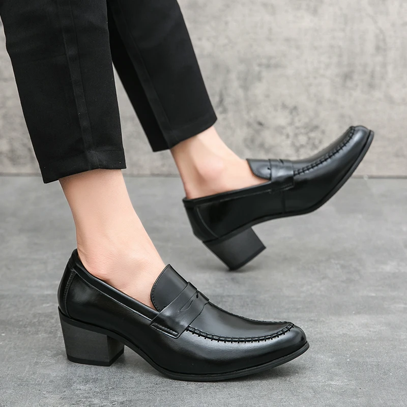 High-quality men's elegant slip-on loafers, classic design suitable for dress shoes and men's fashion.