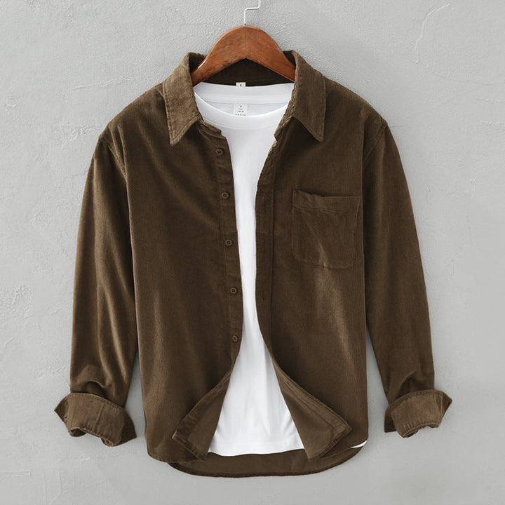 Effortless men's fashion: Classic textured long sleeve button-up shirt. Ideal for a refined casual look.