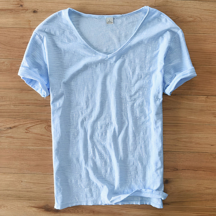 Essential men's V-neck t-shirt, a soft and comfortable option for everyday summer wear.