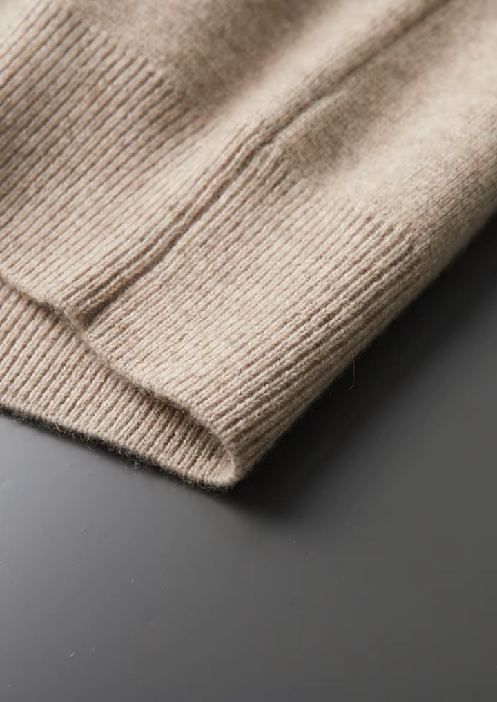 Men's collared zip-up cardigan, perfect for a refined smart casual look.