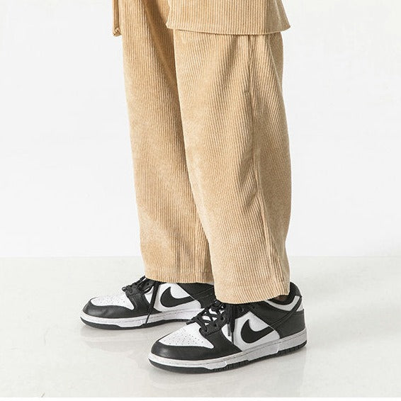 Summer-ready men's lightweight cargo pants, comfortable drawstring, relaxed fit for outdoor wear.