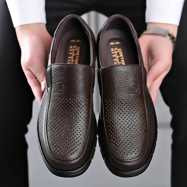 Versatile men's slip-on loafers, great for any casual fashion occasion, highly comfortable.