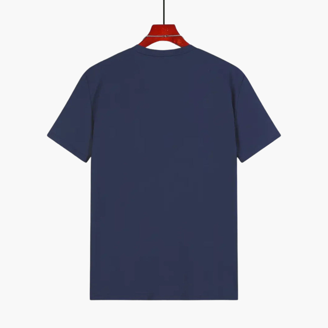 Plain men's short sleeve t-shirt, straight fit and crew neck, perfect for versatile layering.