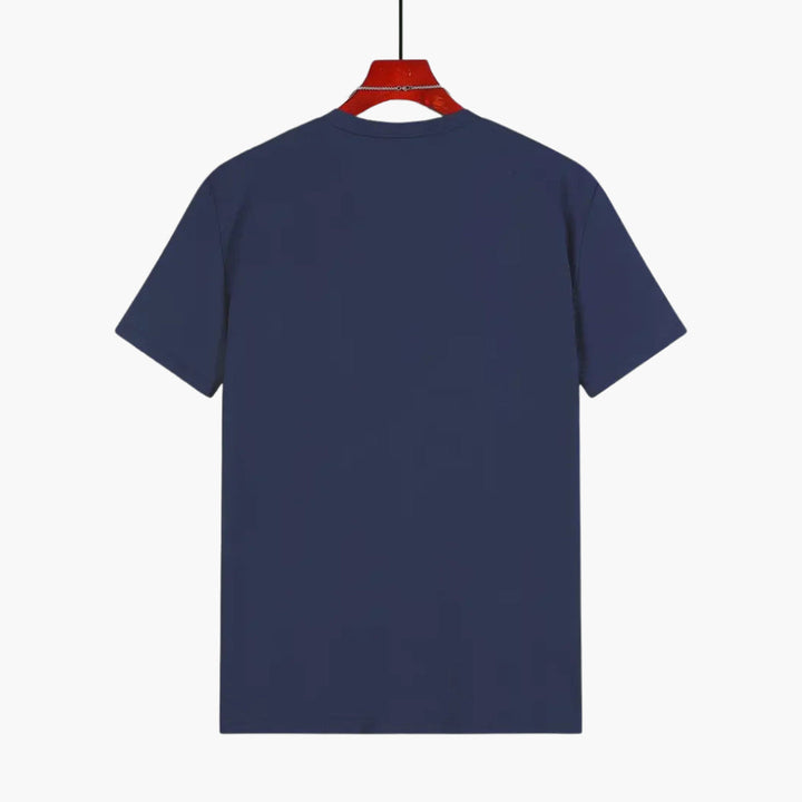Plain men's short sleeve t-shirt, straight fit and crew neck, perfect for versatile layering.