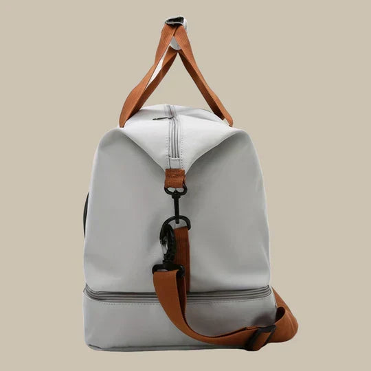 Men's duffle gym bag, large capacity, with separate shoe compartment. Ideal for workouts.