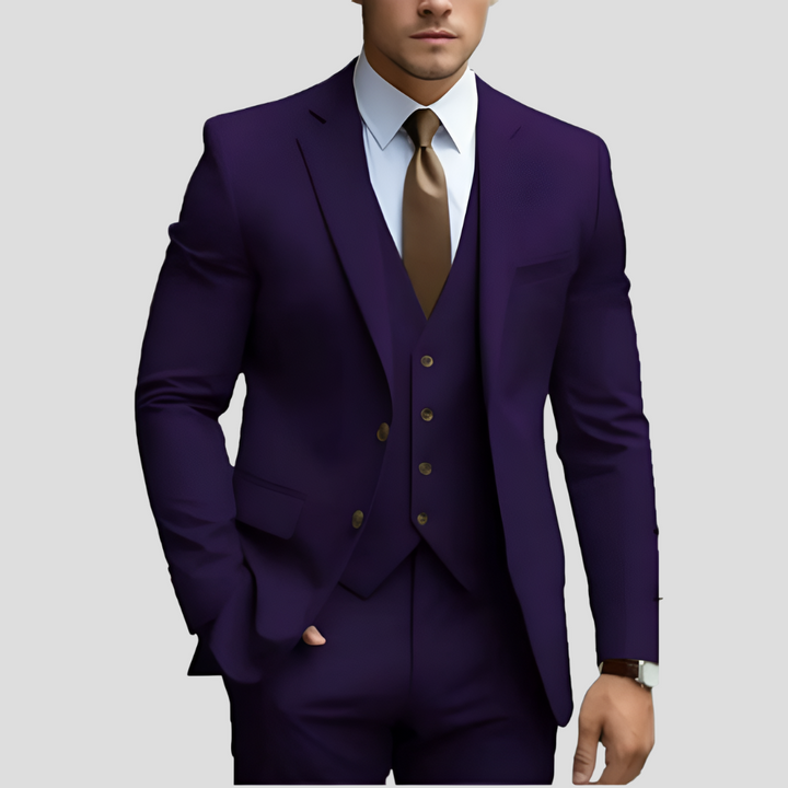 Classic men's formal wear: a complete 3-piece suit with a matching vest, perfect for events.