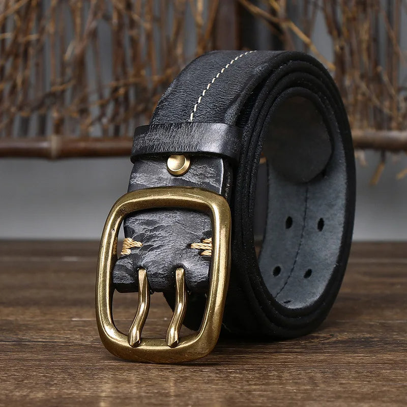 High-quality full-grain leather men's belt, featuring a sturdy solid brass buckle, perfect for vintage style.