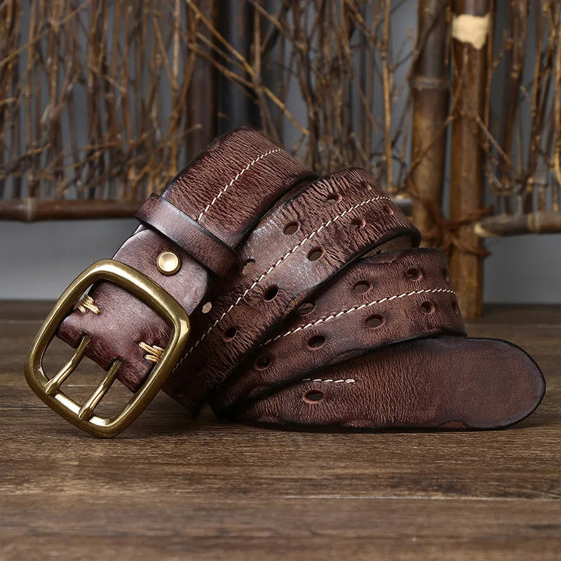 Casual men's full-grain leather belt, featuring a classic solid brass buckle, a versatile daily accessory.