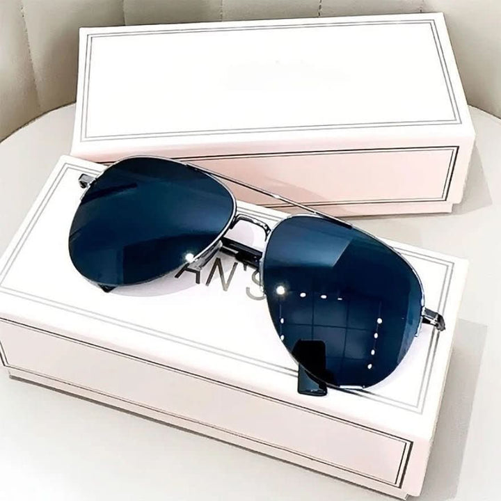 Men's gradient pilot sunglasses with UV400 protection.