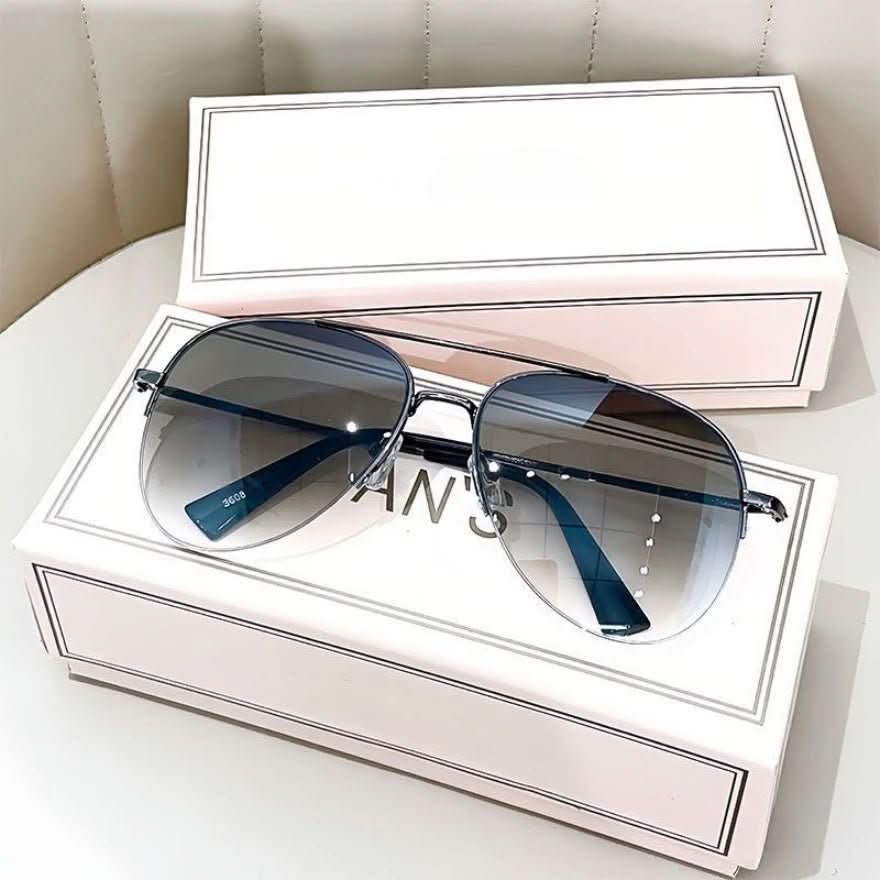 Men's gradient pilot sunglasses on display, featuring UV400 protection & modern style.