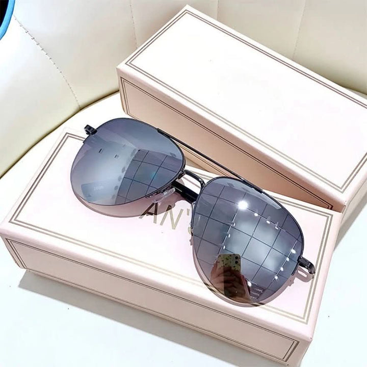 Men's stylish pilot sunglasses, gradient lenses, UV400 protection, anti-glare outdoor eyewear.