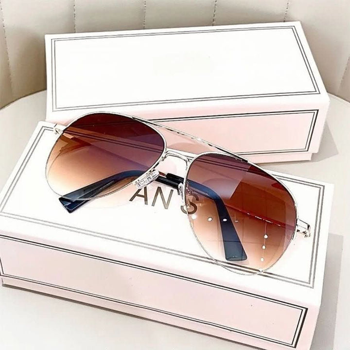 Front view of men's gradient pilot sunglasses, UV400 protection, perfect for modern men.