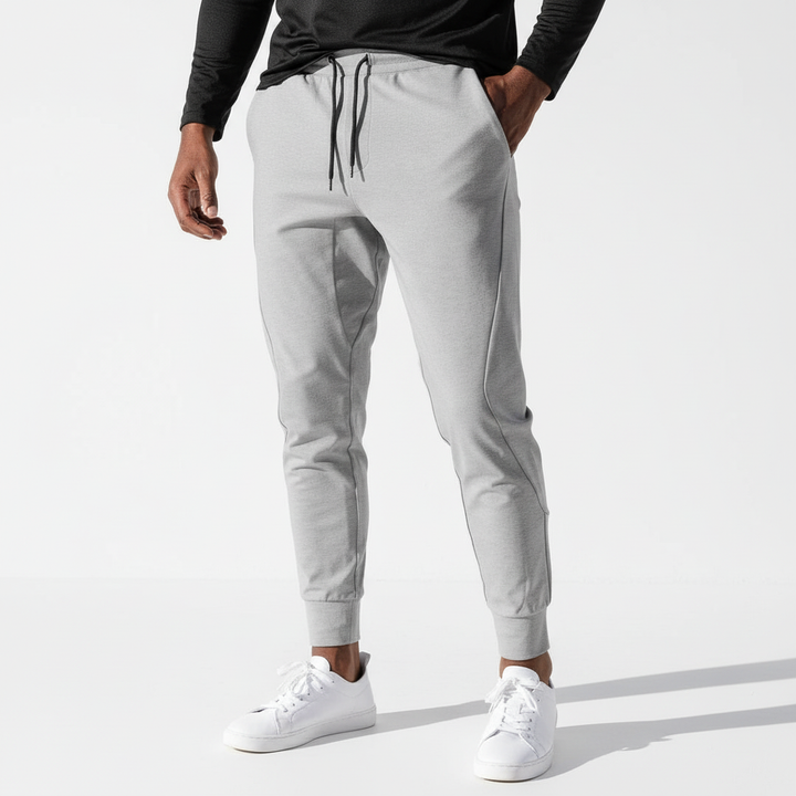Comfortable men's activewear joggers featuring an elastic waist for superior mobility and fit.