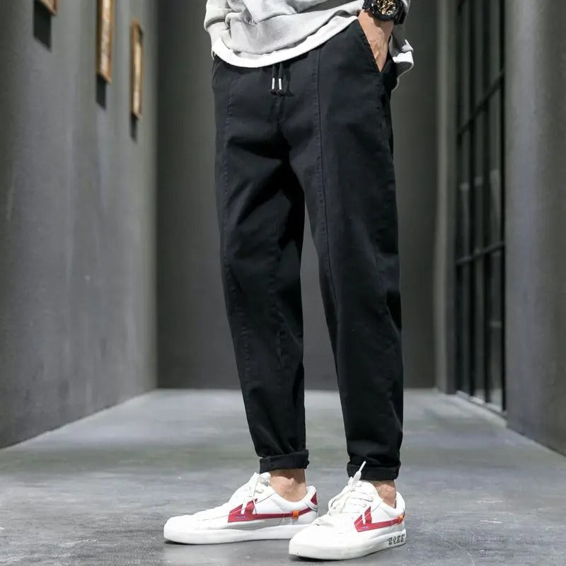 Comfortable men's casual joggers, tapered design, suitable for all-day wear.