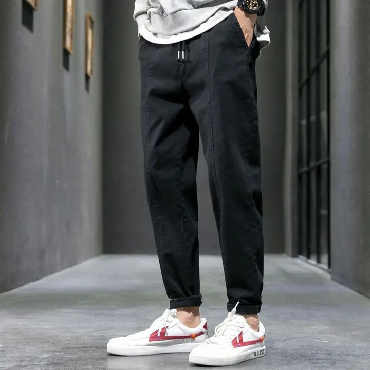 Comfortable men's casual joggers, tapered design, suitable for all-day wear.