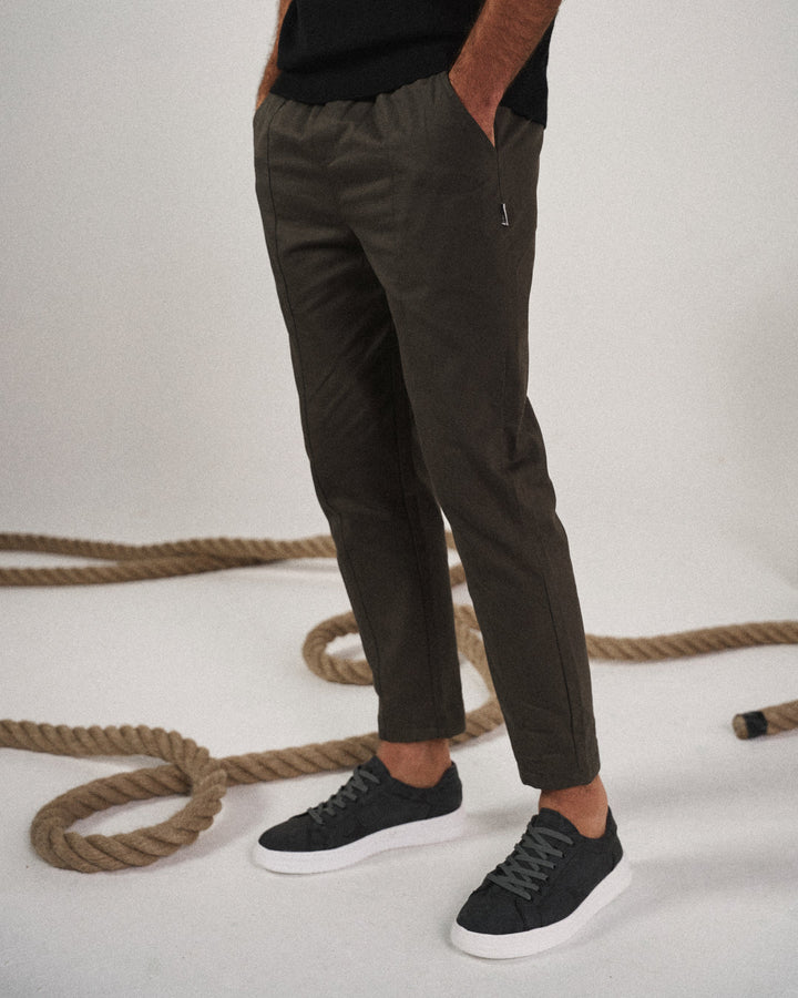 Navy blue tapered joggers for men, versatile casual wear & athletic activities.