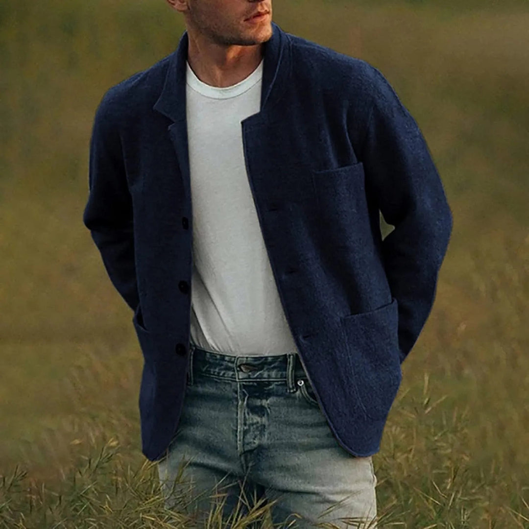 Men's lightweight blazer, offering a sleek and modern structured silhouette.