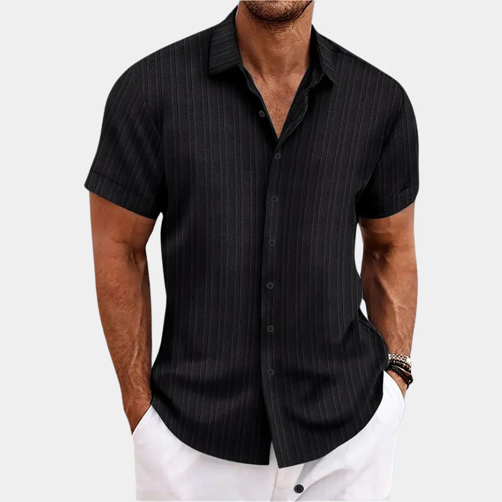 Versatile men's casual button-up shirt, light & breathable fabric for smart casual summer outfits.