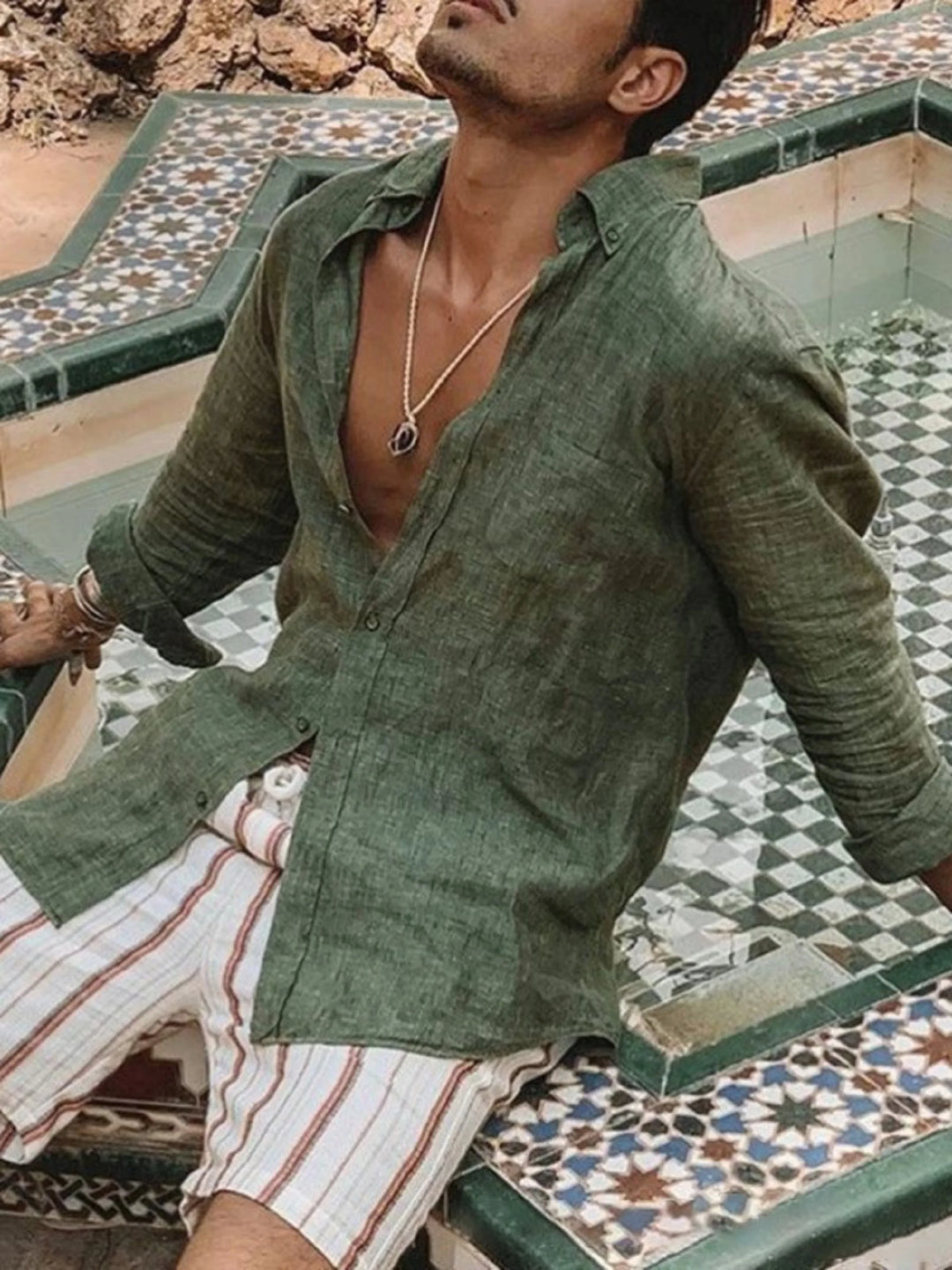 Versatile men's lightweight button-up shirt. Comfortable long sleeve top, ideal for casual summer style.