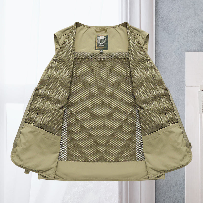 Men's outdoor fishing vest. Lightweight, quick-dry fabric, many pockets for essential gear.