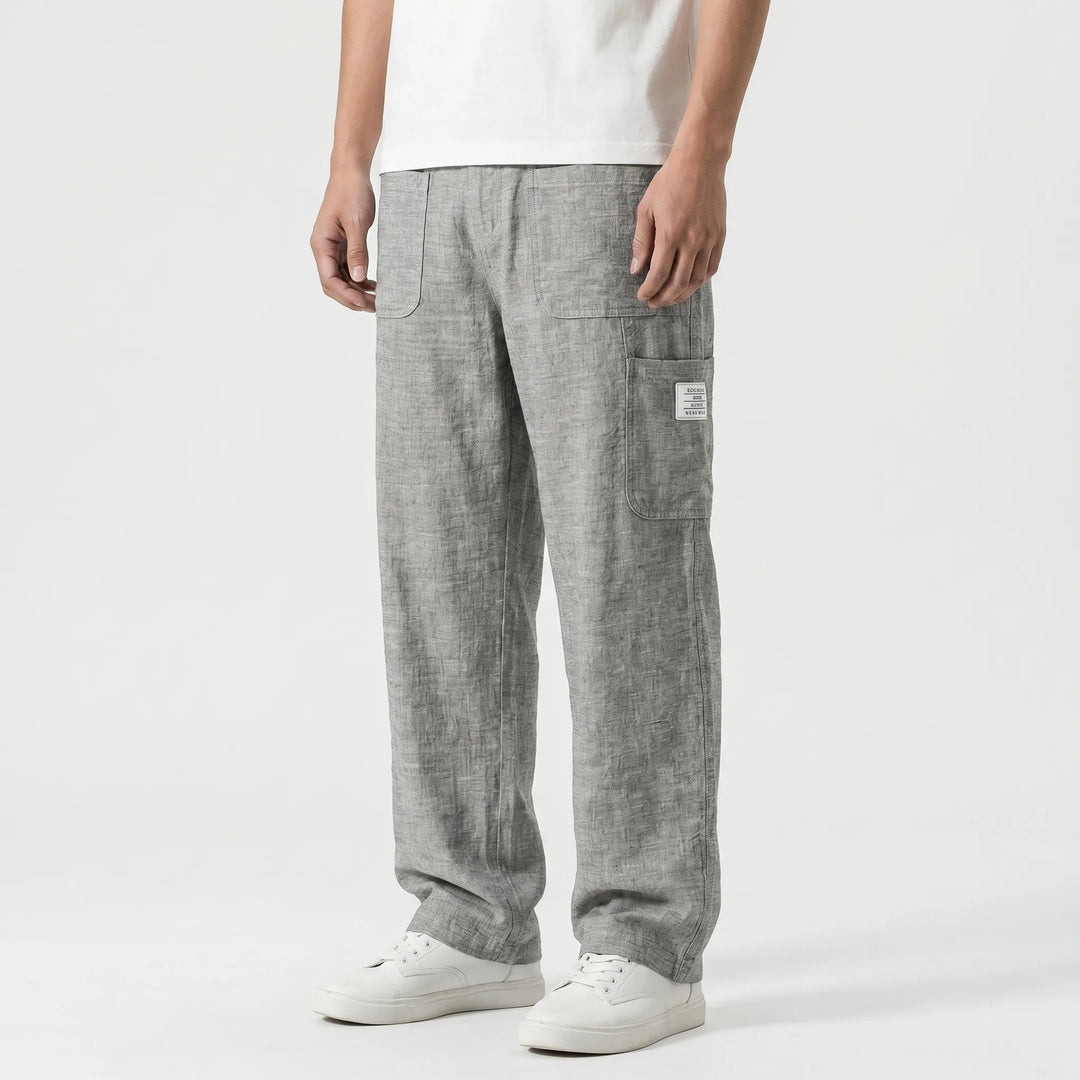 Stylish men's loose straight-leg cargo pants, great for a relaxed streetwear aesthetic.