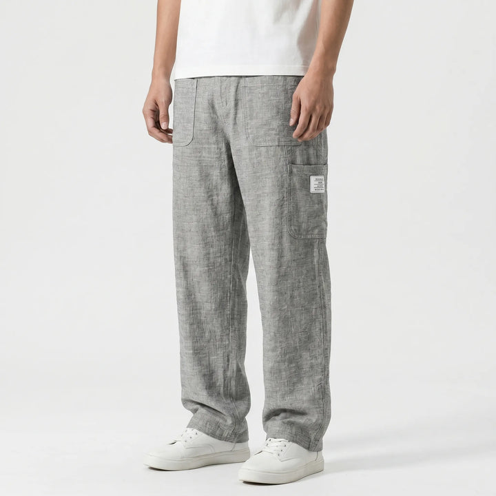 Stylish men's loose straight-leg cargo pants, great for a relaxed streetwear aesthetic.