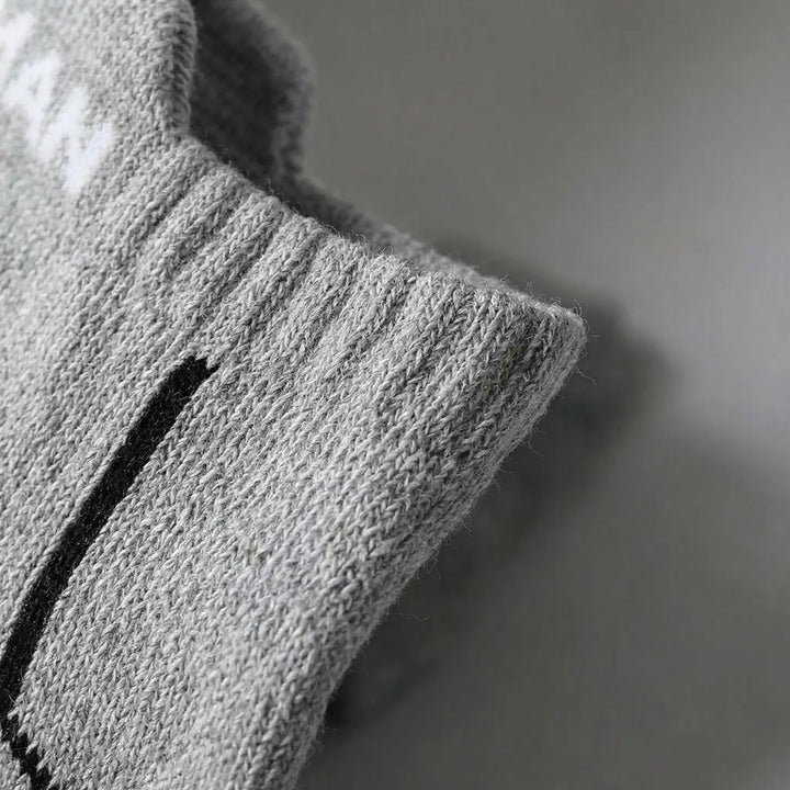 Breathable men's ankle socks, low-cut design, perfect for sports and everyday active wear.