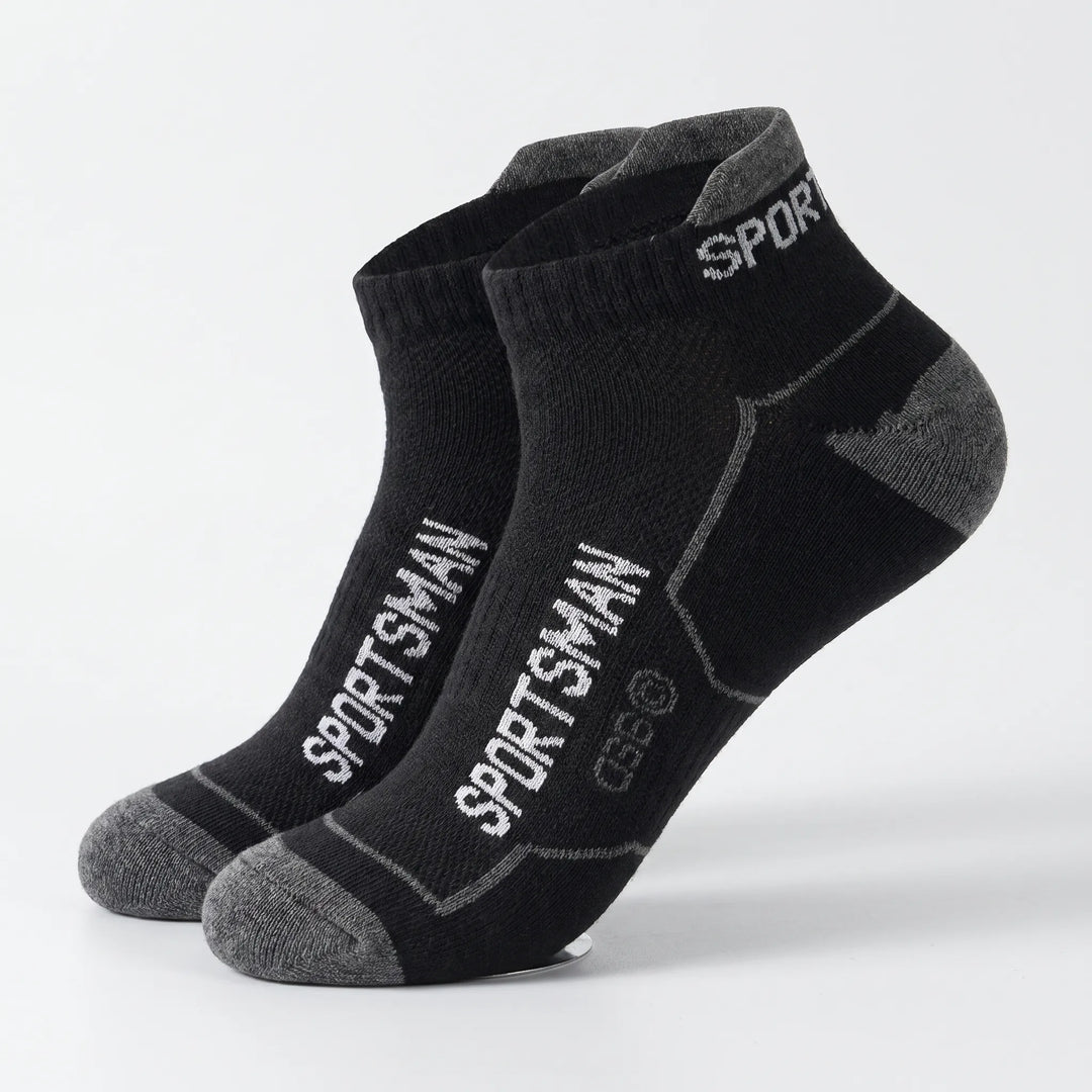 Pack of 6 men's low-cut ankle socks, breathable and comfortable for all sports and gym activities.