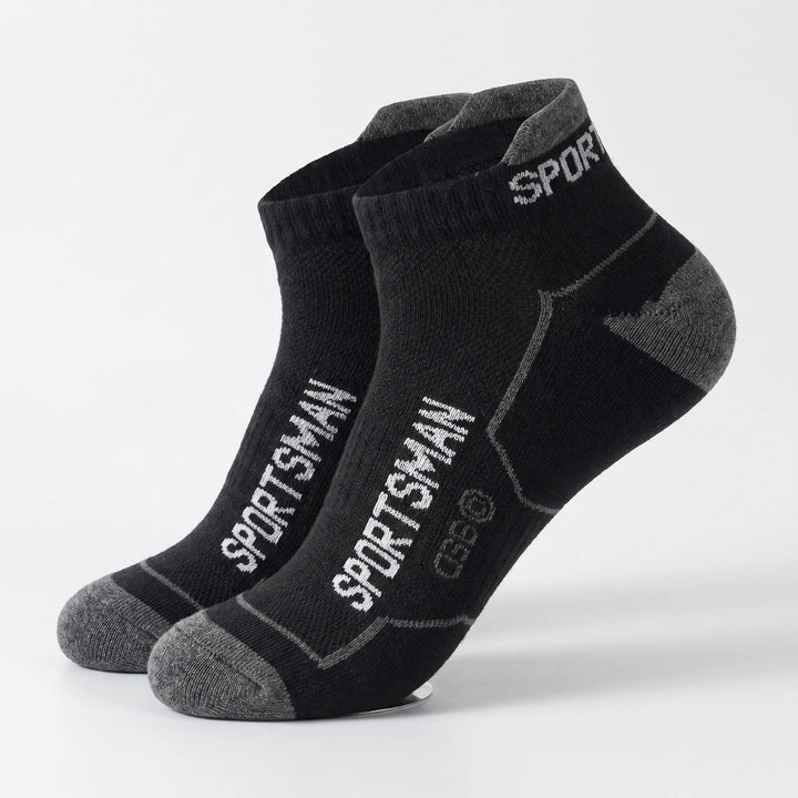 Pack of 6 men's low-cut ankle socks, breathable and comfortable for all sports and gym activities.