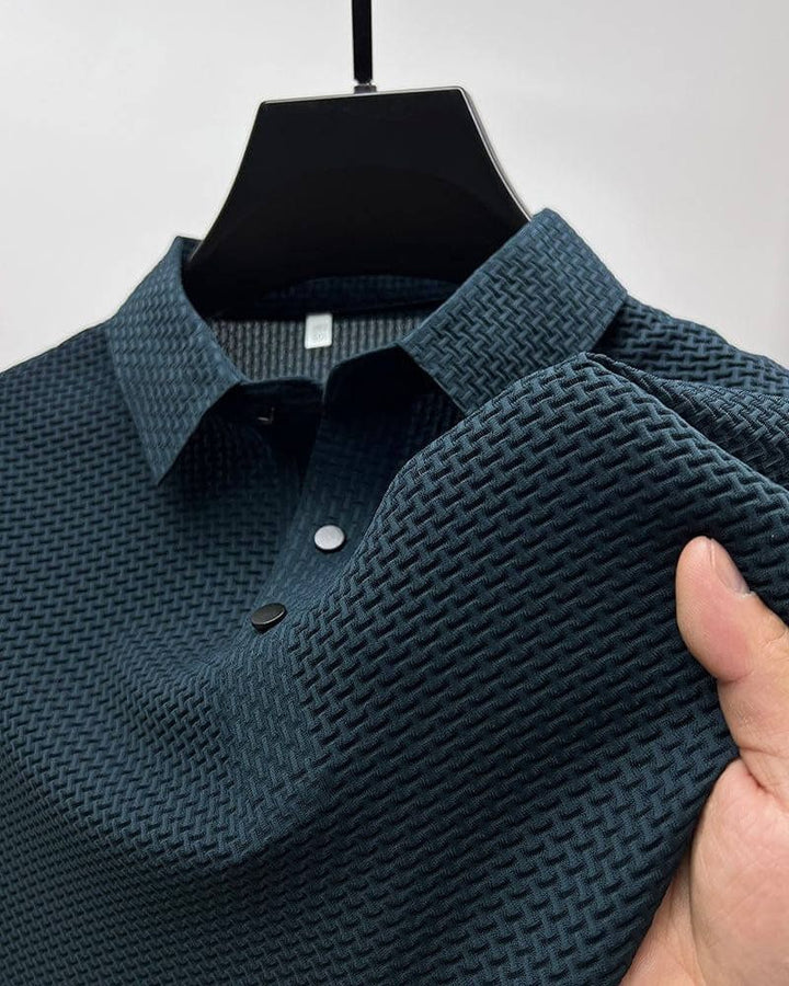 Stylish men's knit shirt, elegant and breathable, perfect for summer fashion.