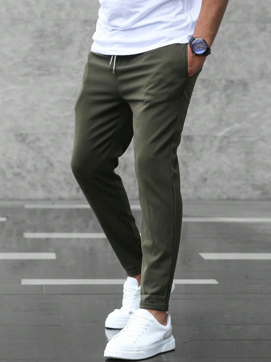 Luxury men's casual pants, offering a flexible stretch and a comfortable feel.