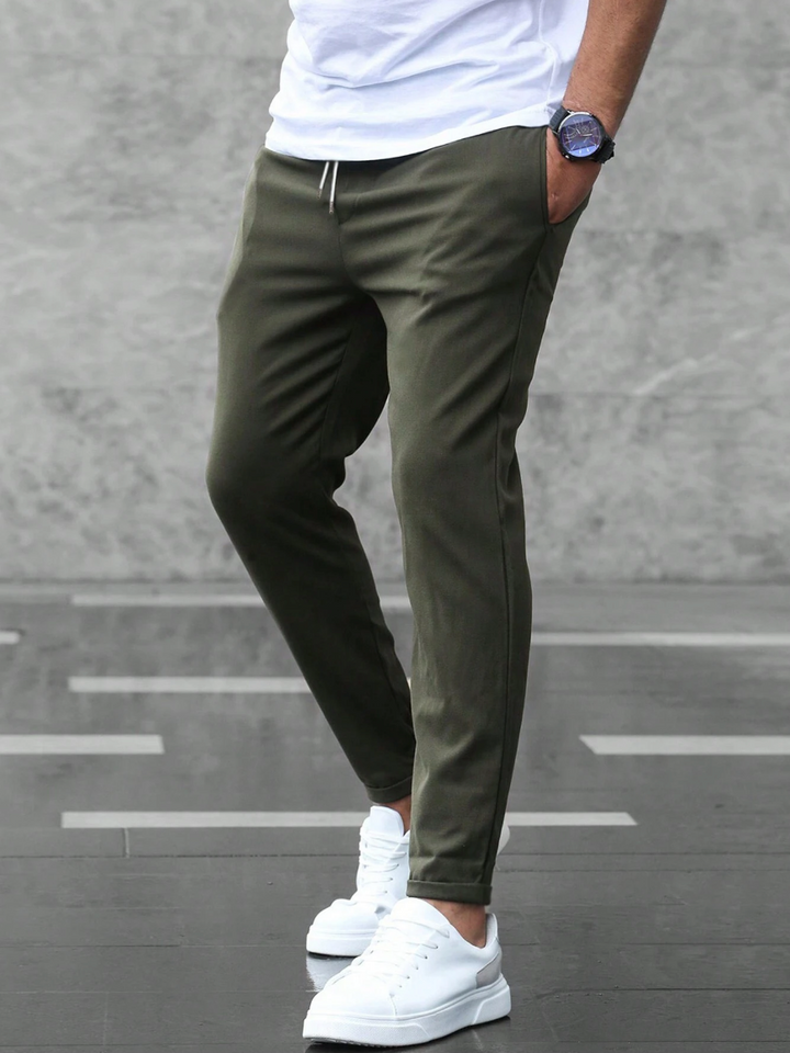 Luxury men's casual pants, offering a flexible stretch and a comfortable feel.