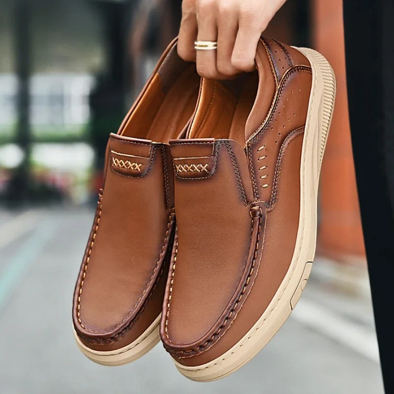 Stylish men's Madison leather loafers. Slip-on design for quick wear and a polished look.