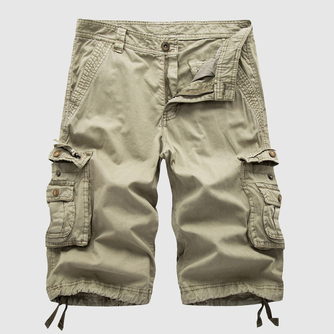 Men's multi-pocket cargo shorts, versatile and comfortable for summer outdoor activities.