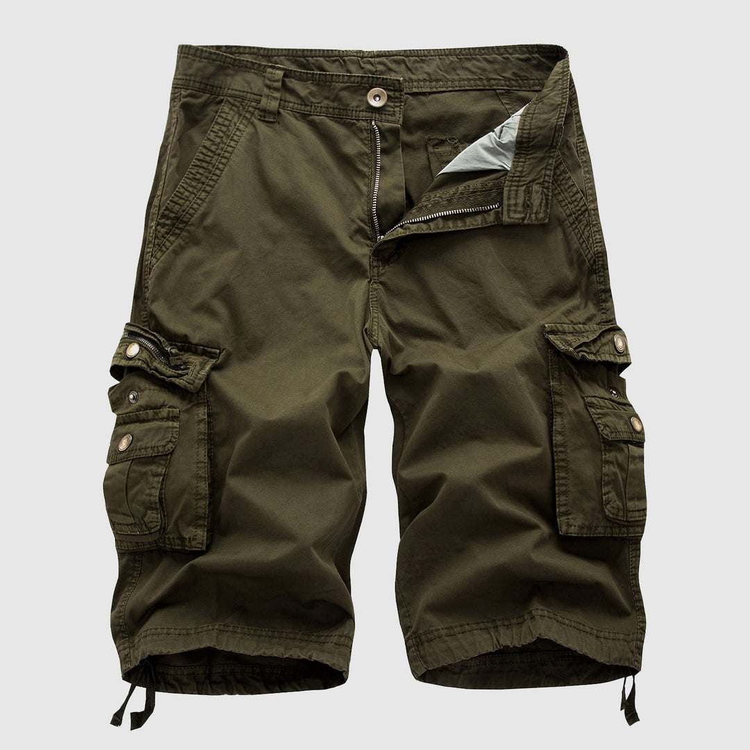 Man wearing versatile men's multi-pocket cargo shorts, enjoying outdoor activities with a relaxed fit.