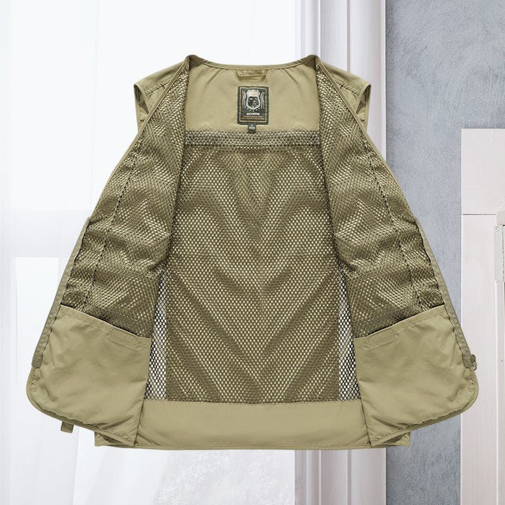 Stylish men's tactical utility vest with multi-pockets, perfect for streetwear and casual layering.