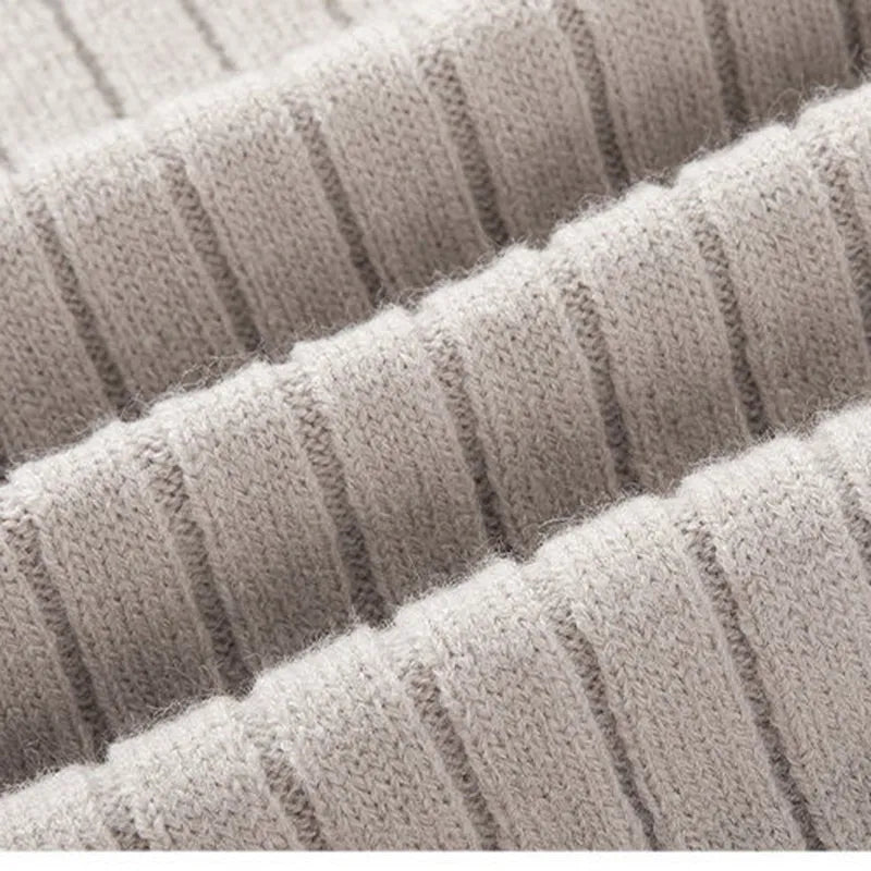 Stylish men's ribbed half-zip sweater, neutral. Long sleeve design for a modern fit and comfort.