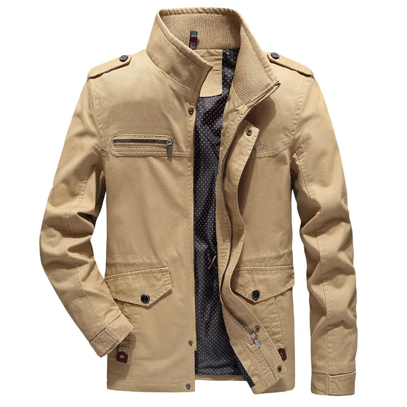 Stylish men's cargo jacket for transitional seasons, featuring multiple pockets & durable fabric for everyday comfort.