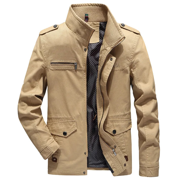 Stylish men's cargo jacket for transitional seasons, featuring multiple pockets & durable fabric for everyday comfort.