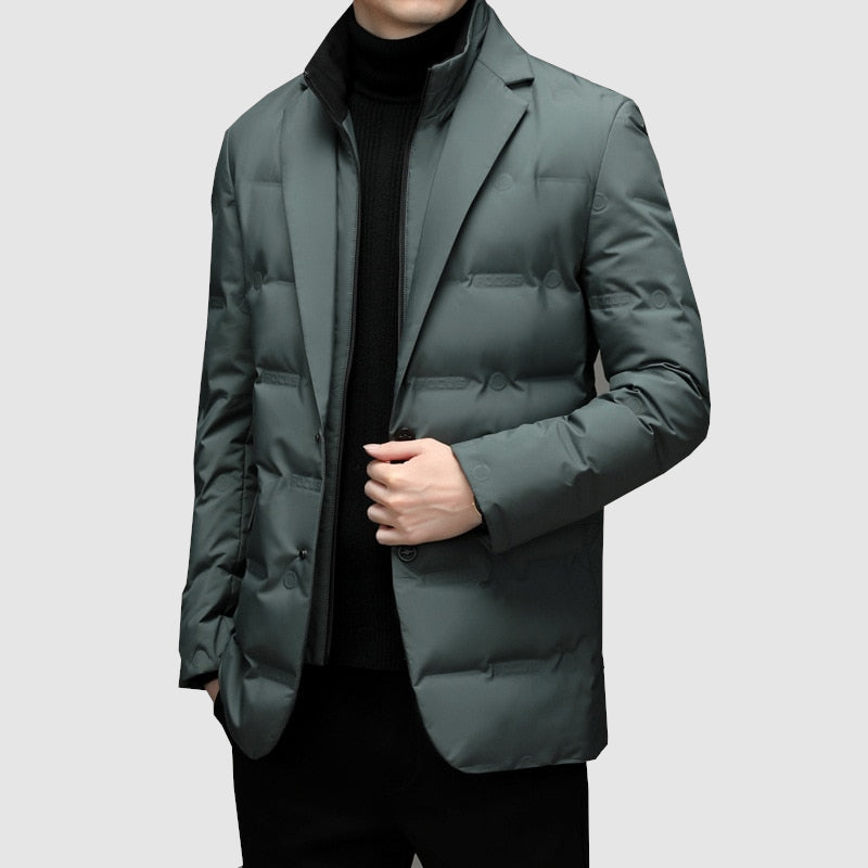 Versatile men's padded jacket with a sharp notch lapel, perfect for a tailored, elegant look, suitable for dress or casual outfits.