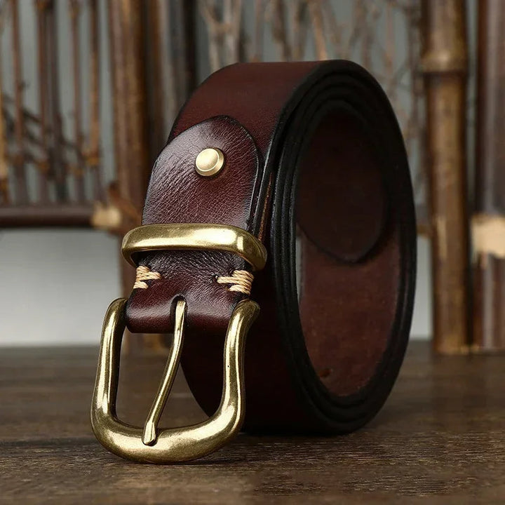 Elegant men's full-grain leather belt with a classic buckle, perfect for formal occasions.