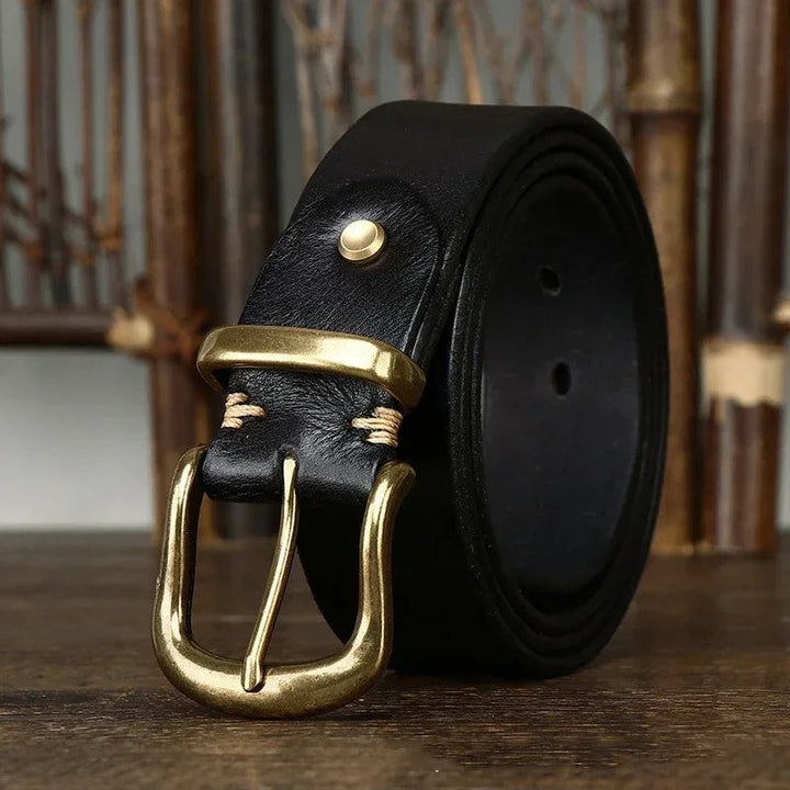 Durable full-grain leather men's belt, a timeless accessory designed for everyday comfort.