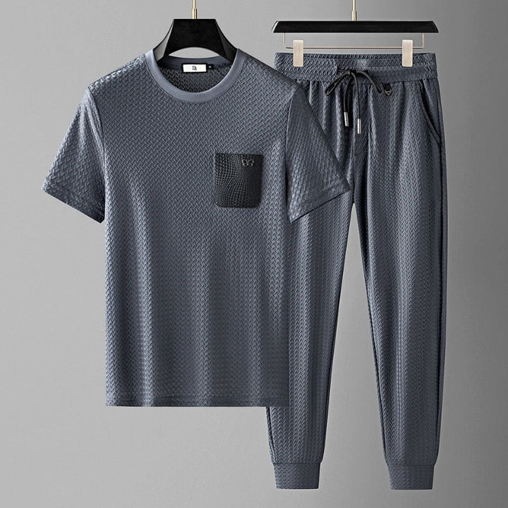 Premium men's lounge set in jacquard fabric, ideal for relaxation & comfort.