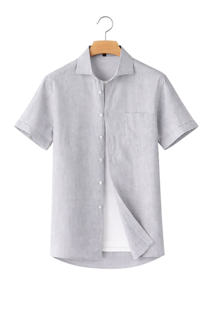 Lightweight men's button-up shirt for warm weather, featuring a relaxed fit & classic collar.