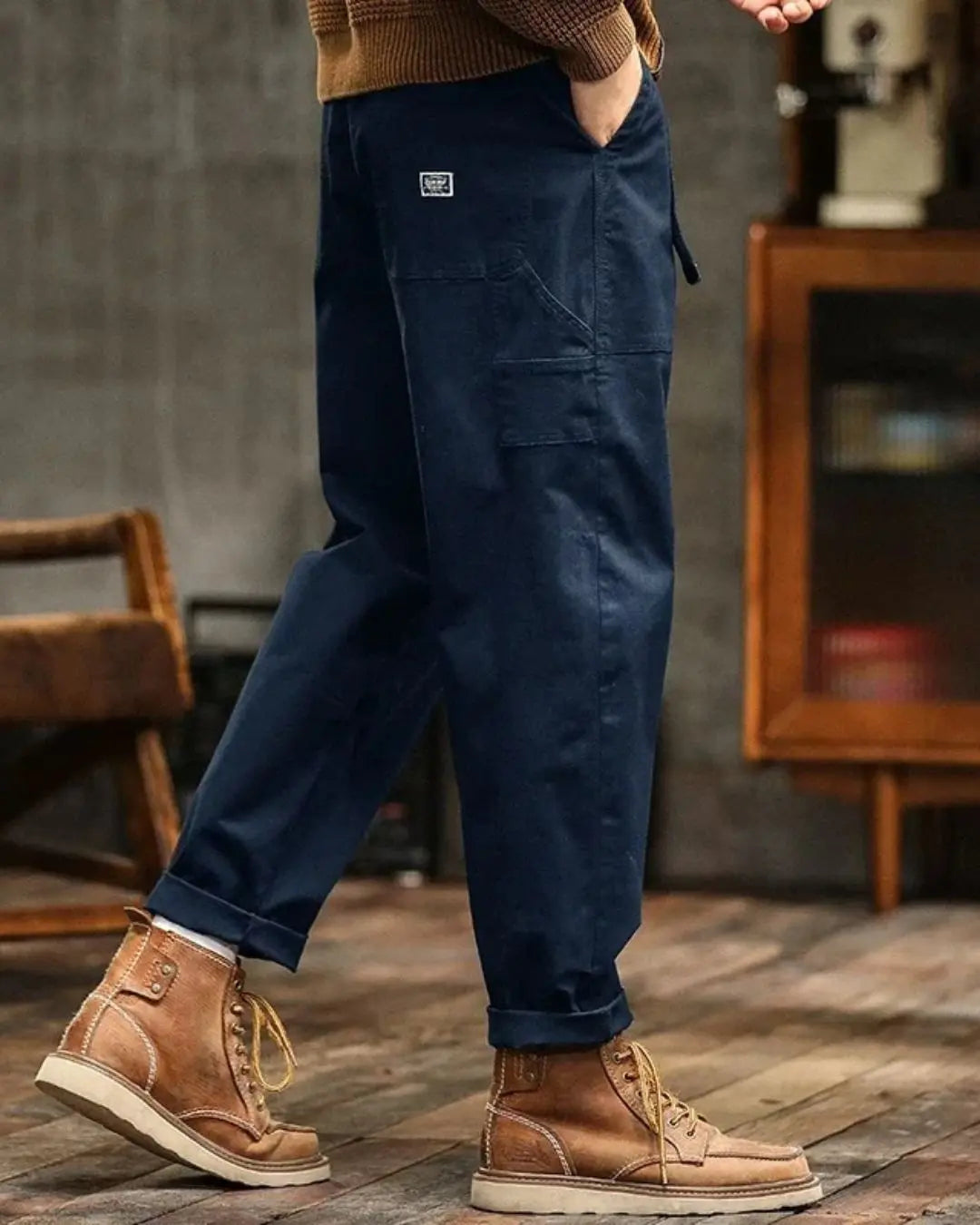 Stylish men's relaxed fit cargo pants for versatile casual wear & outdoor adventures.