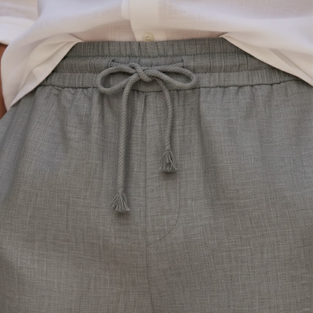 Stylish men's casual summer shorts in a relaxed fit, great for everyday wear and warm weather fashion.