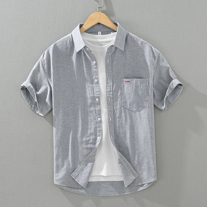 Versatile men's summer shirt with a relaxed fit, short sleeve button-up. Perfect for smart casual warm weather looks.