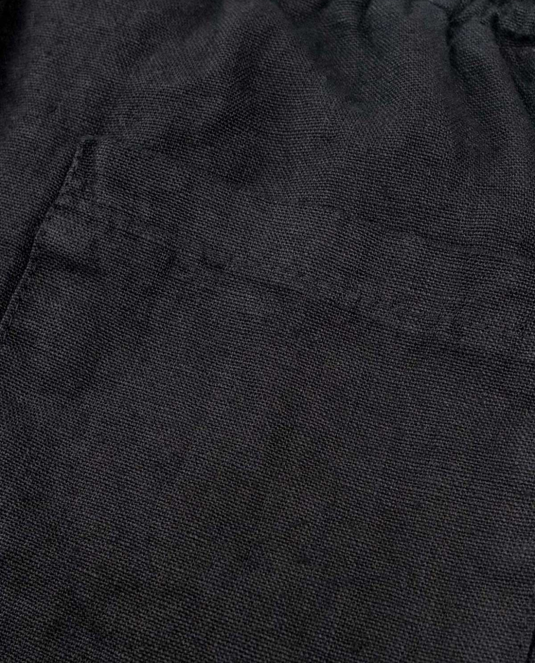 Comfortable men's summer shorts with a relaxed, breathable fit. Perfect for leisure, beach, and warm weather.
