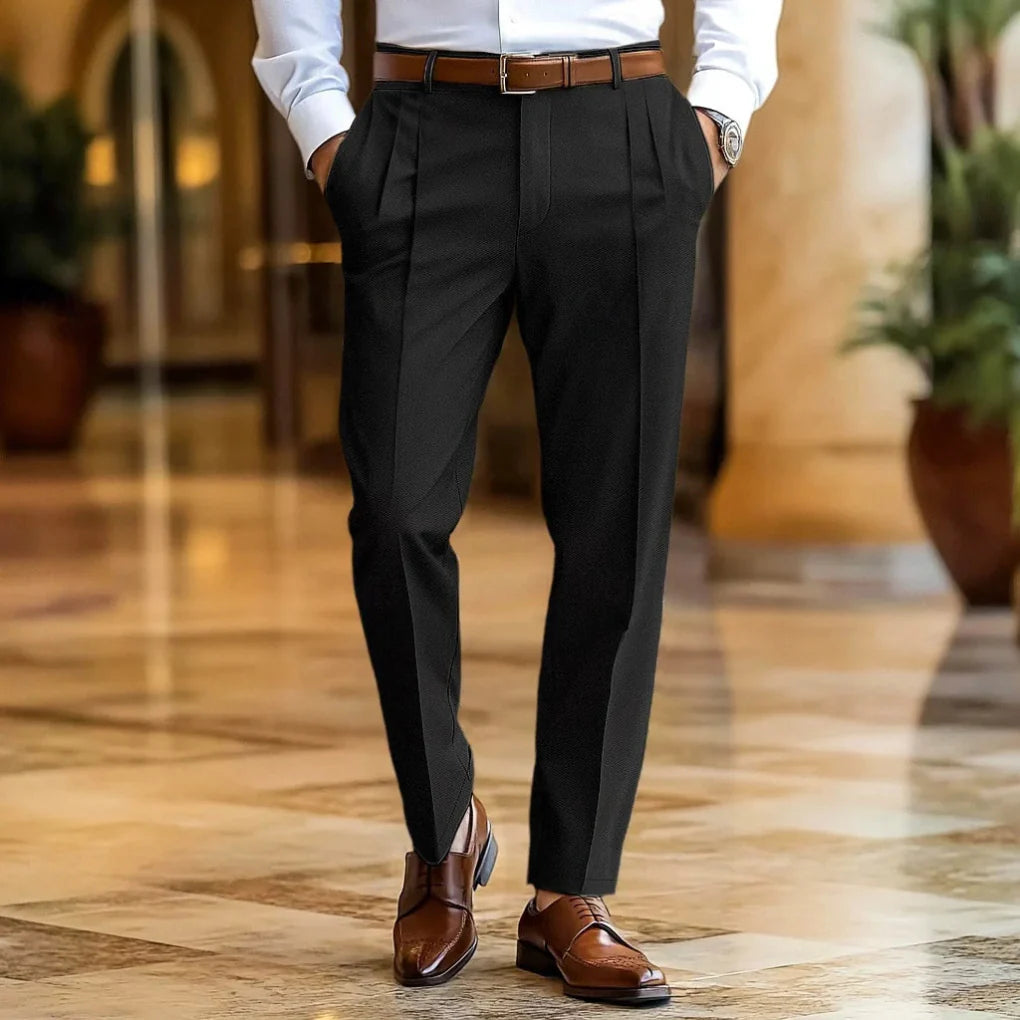 Stylish men's summer pants, relaxed fit and breathable. Pleated front for a smart casual look in men's fashion.